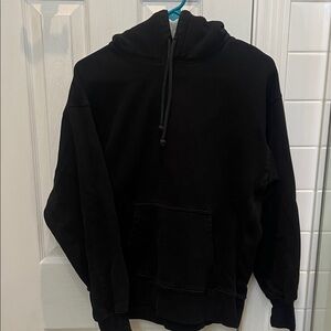 Aritzia black boyfriend cozy fleece hoodie